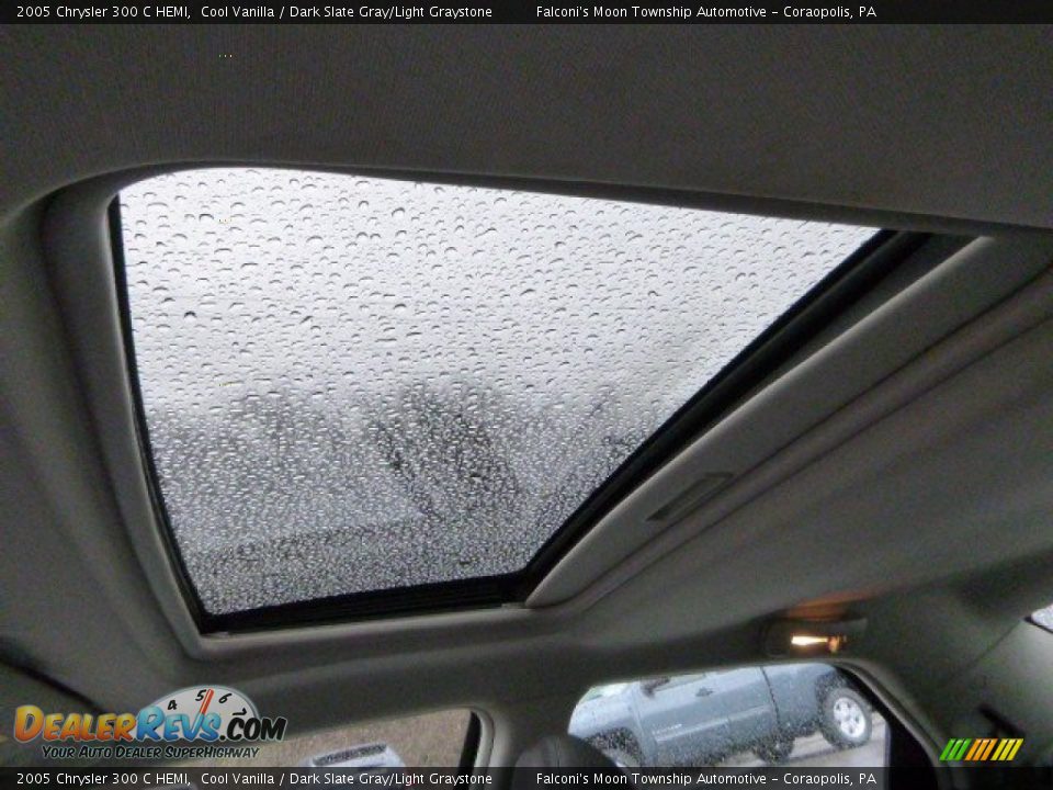 2005 Chrysler 300 C HEMI Cool Vanilla / Dark Slate Gray/Light Graystone Photo #22