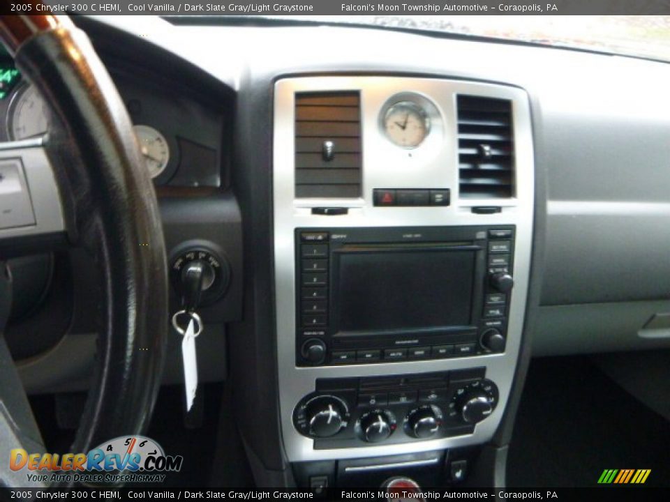 2005 Chrysler 300 C HEMI Cool Vanilla / Dark Slate Gray/Light Graystone Photo #23