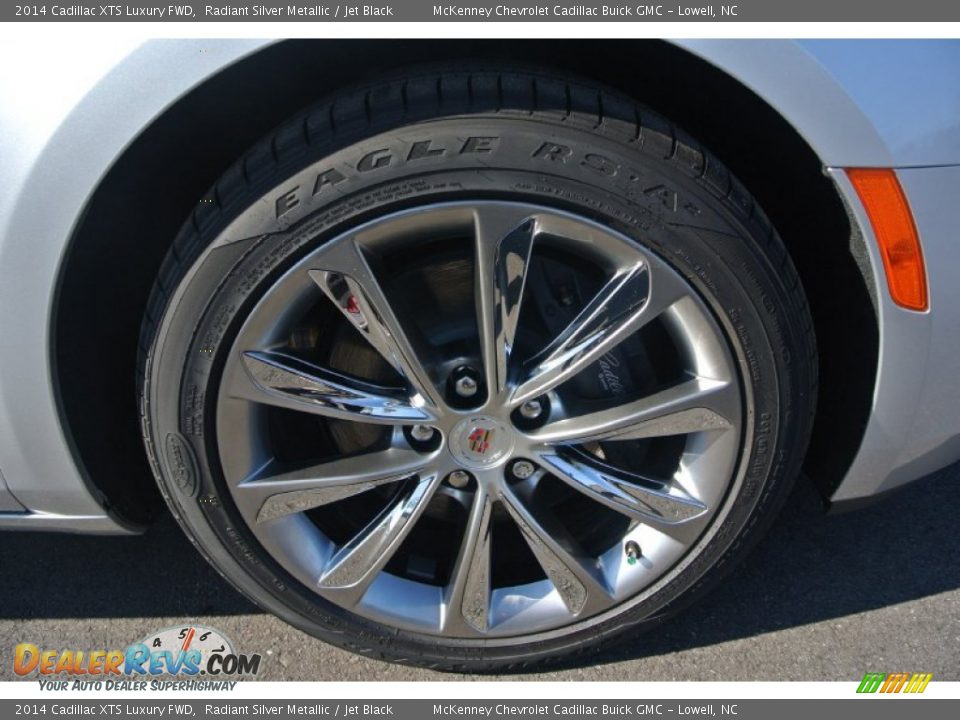 2014 Cadillac XTS Luxury FWD Radiant Silver Metallic / Jet Black Photo #18