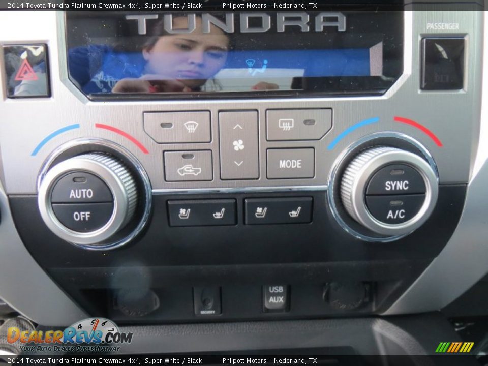 2014 Toyota Tundra Platinum Crewmax 4x4 Super White / Black Photo #31