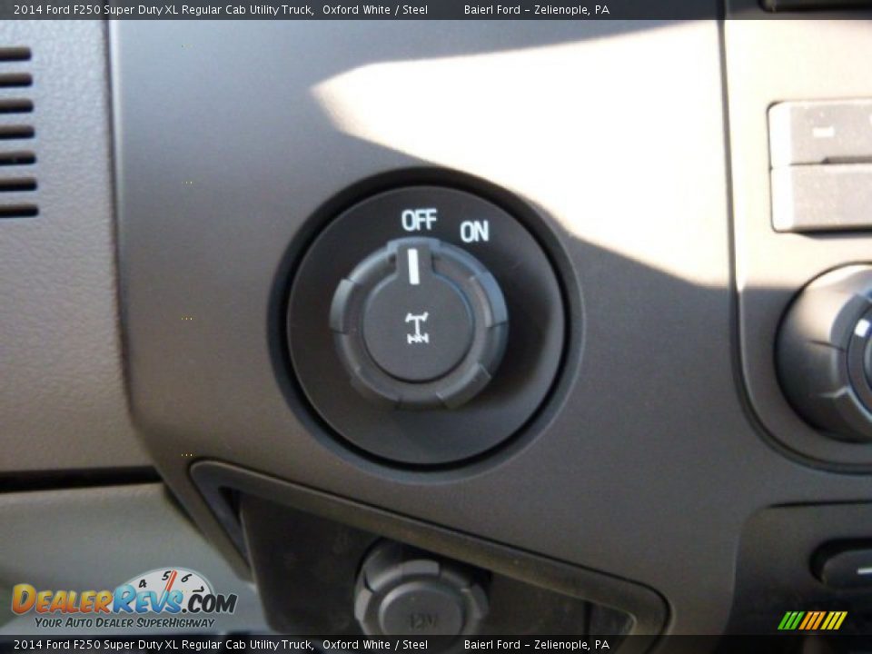 2014 Ford F250 Super Duty XL Regular Cab Utility Truck Oxford White / Steel Photo #16