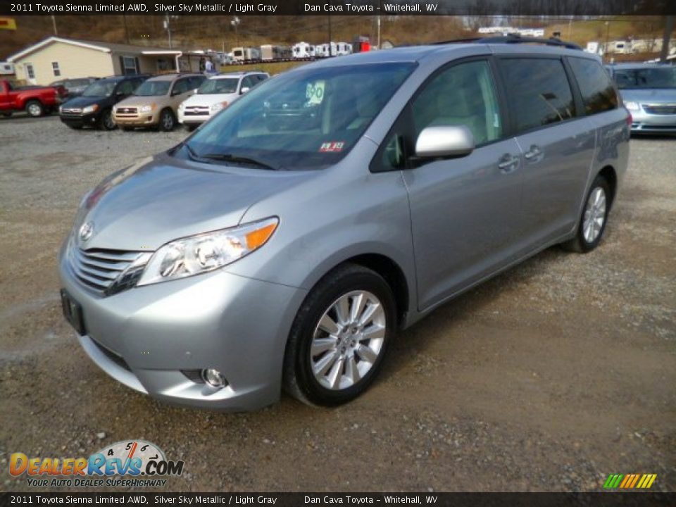 Front 3/4 View of 2011 Toyota Sienna Limited AWD Photo #2