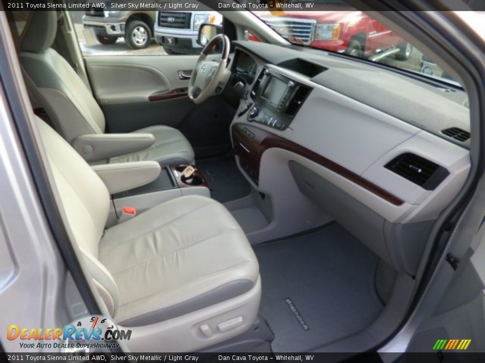 2011 Toyota Sienna Limited AWD Silver Sky Metallic / Light Gray Photo #6