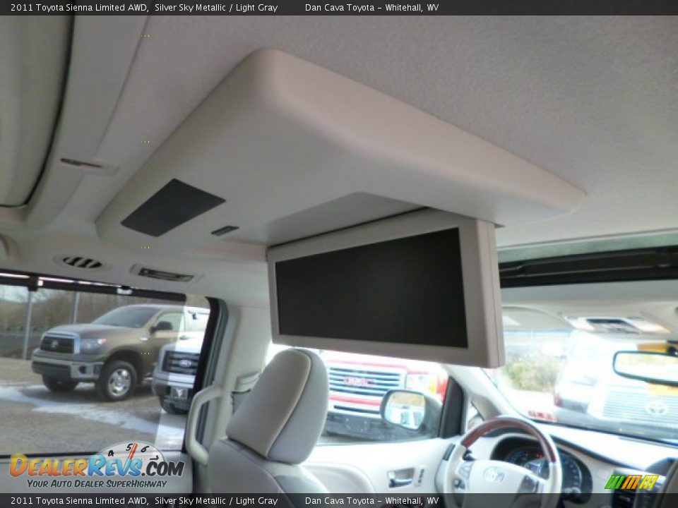 2011 Toyota Sienna Limited AWD Silver Sky Metallic / Light Gray Photo #8