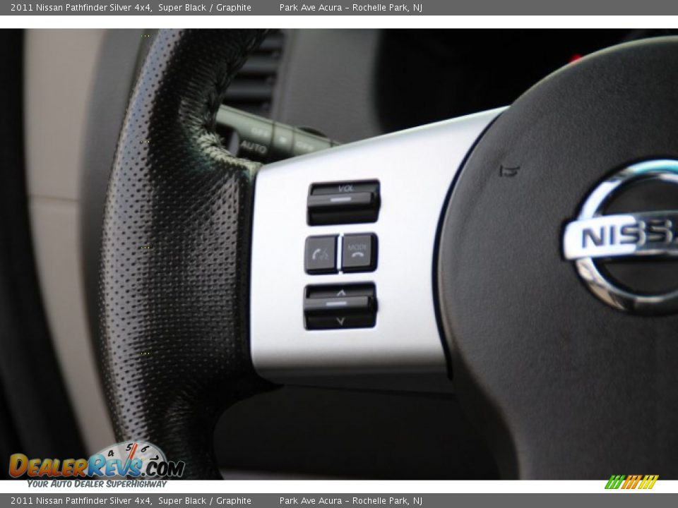 2011 Nissan Pathfinder Silver 4x4 Super Black / Graphite Photo #17
