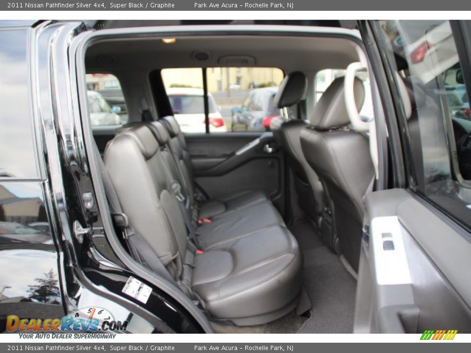 2011 Nissan Pathfinder Silver 4x4 Super Black / Graphite Photo #24