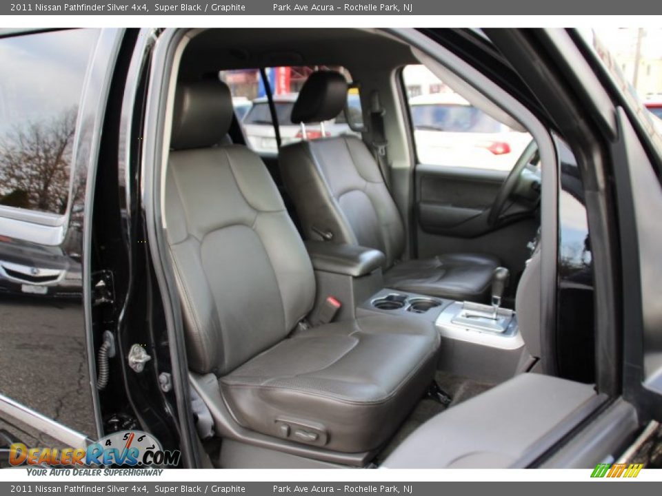 2011 Nissan Pathfinder Silver 4x4 Super Black / Graphite Photo #28