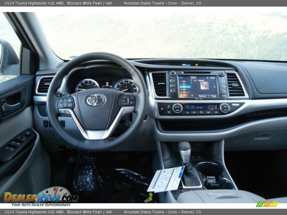 Dashboard of 2014 Toyota Highlander XLE AWD Photo #7