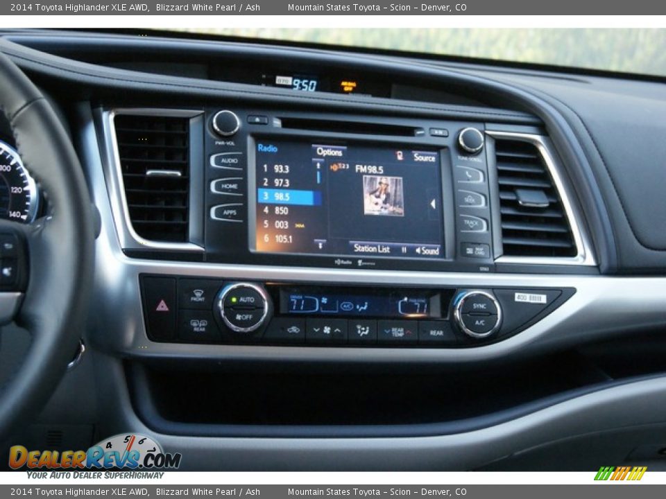 Controls of 2014 Toyota Highlander XLE AWD Photo #8