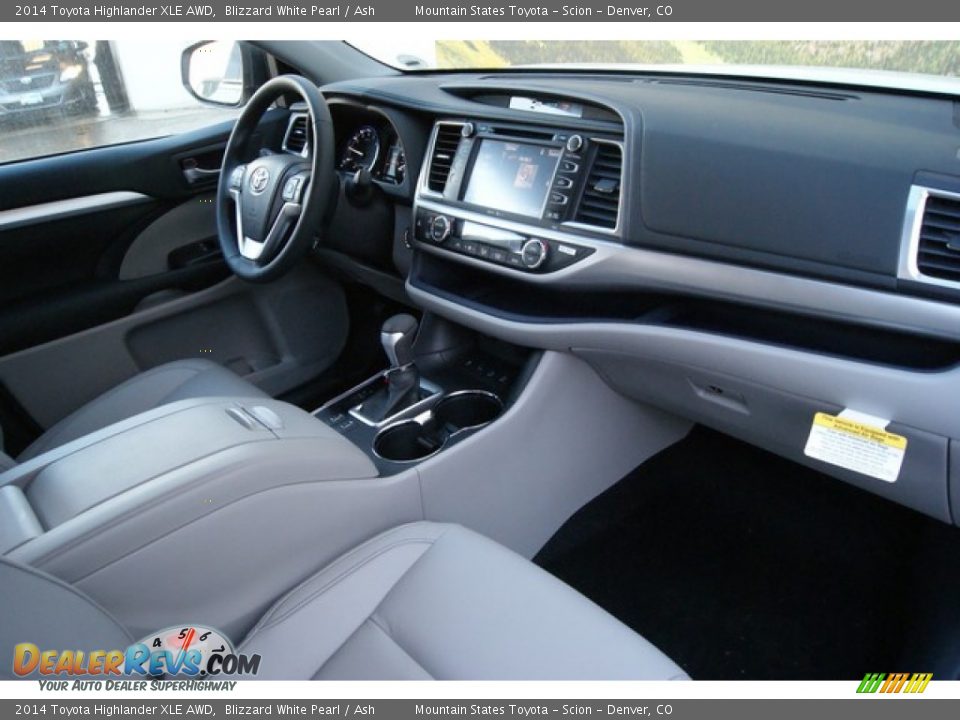 Dashboard of 2014 Toyota Highlander XLE AWD Photo #9