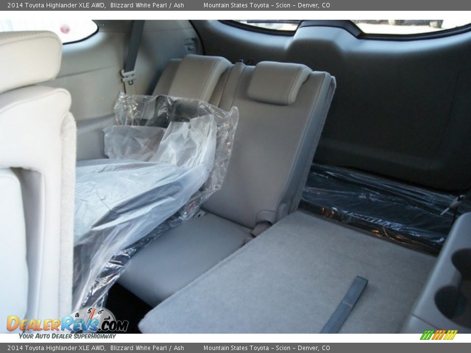 2014 Toyota Highlander XLE AWD Blizzard White Pearl / Ash Photo #11
