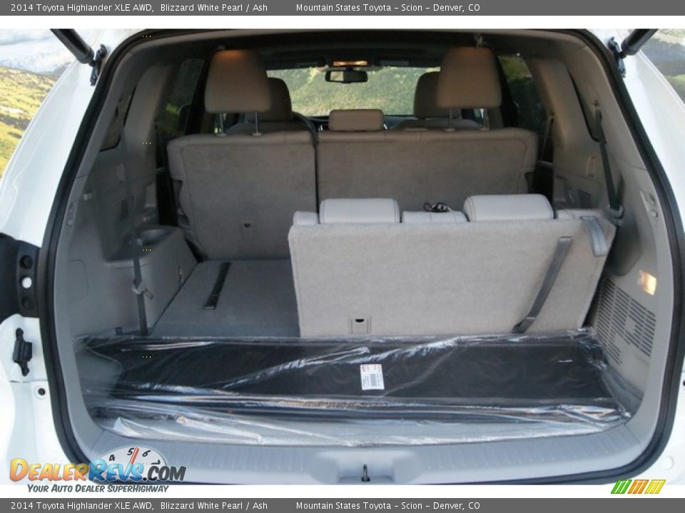 2014 Toyota Highlander XLE AWD Trunk Photo #12