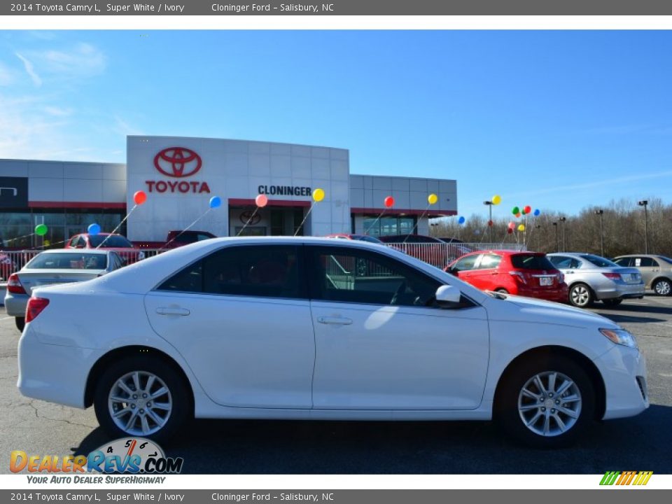 2014 Toyota Camry L Super White / Ivory Photo #2