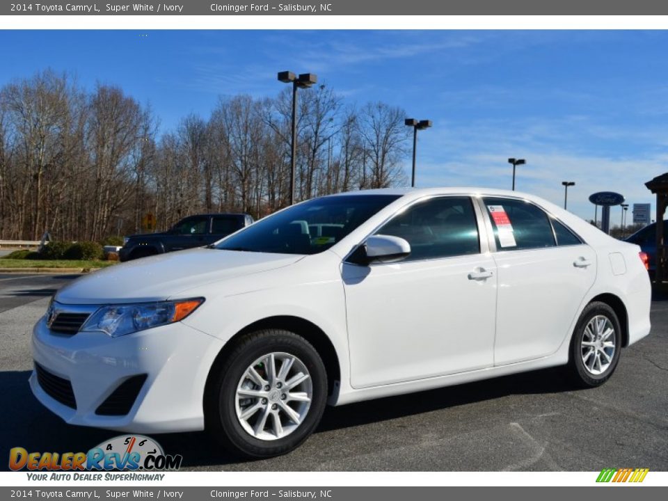2014 Toyota Camry L Super White / Ivory Photo #3