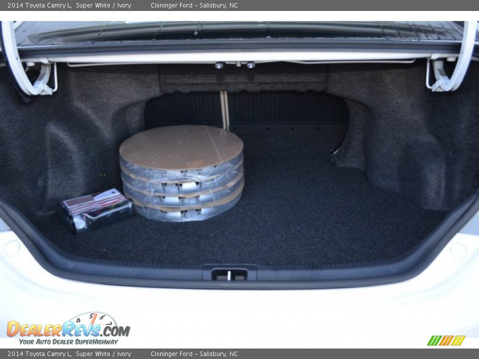 2014 Toyota Camry L Super White / Ivory Photo #8