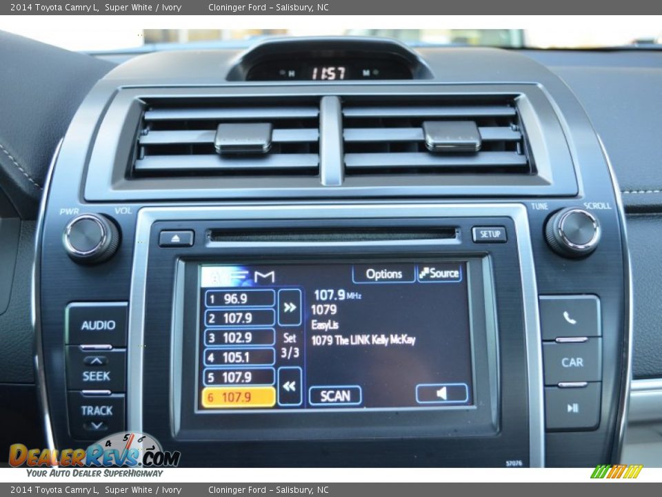 2014 Toyota Camry L Super White / Ivory Photo #11