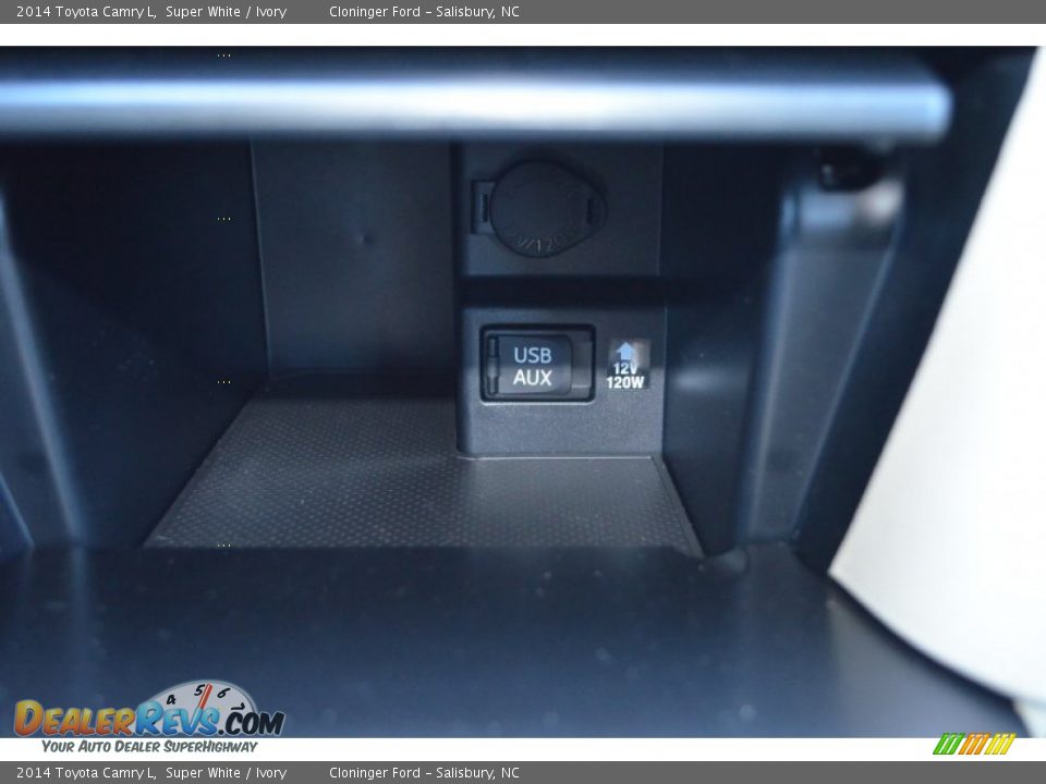 2014 Toyota Camry L Super White / Ivory Photo #12