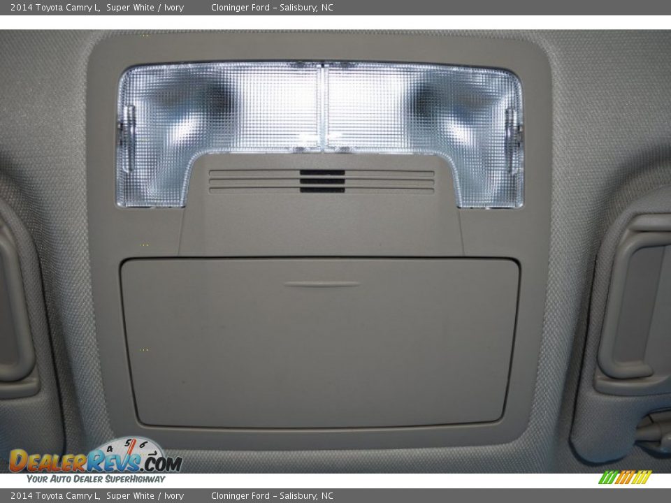 2014 Toyota Camry L Super White / Ivory Photo #14