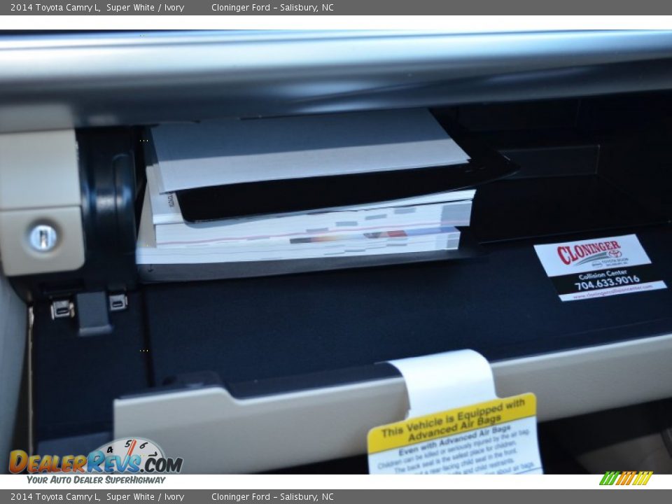 2014 Toyota Camry L Super White / Ivory Photo #19
