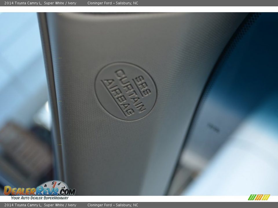 2014 Toyota Camry L Super White / Ivory Photo #20
