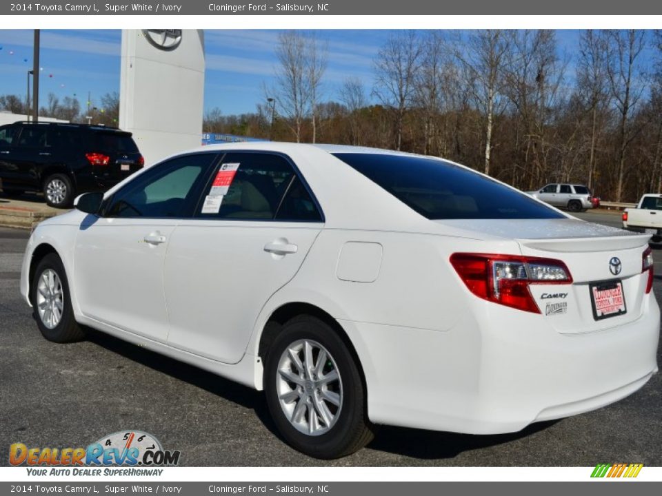 2014 Toyota Camry L Super White / Ivory Photo #22