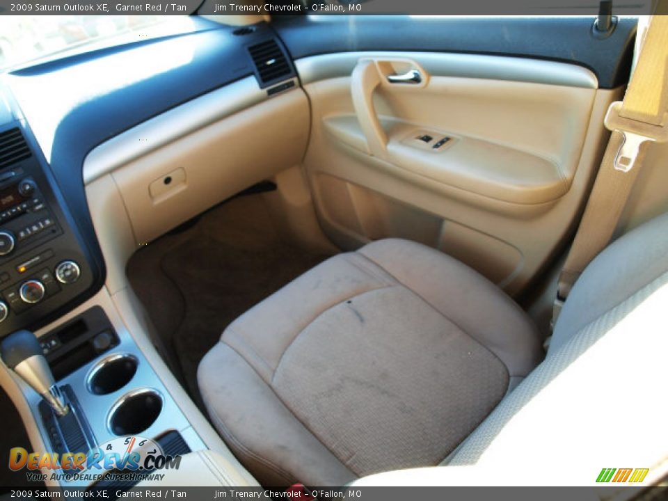 2009 Saturn Outlook XE Garnet Red / Tan Photo #12