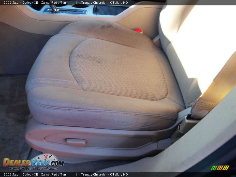 2009 Saturn Outlook XE Garnet Red / Tan Photo #15