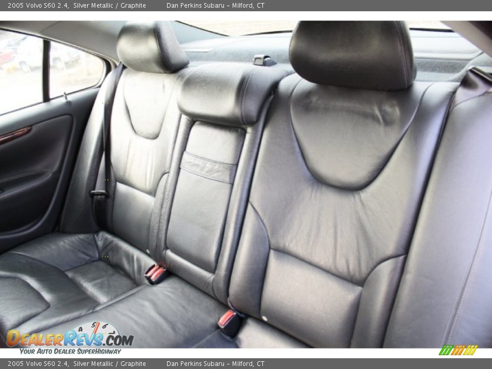 2005 Volvo S60 2.4 Silver Metallic / Graphite Photo #16