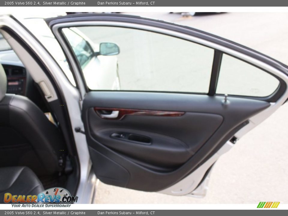 2005 Volvo S60 2.4 Silver Metallic / Graphite Photo #18