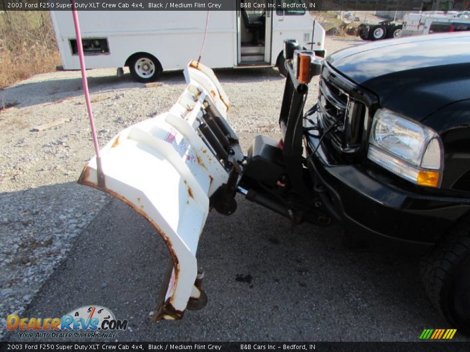 2003 Ford F250 Super Duty XLT Crew Cab 4x4 Black / Medium Flint Grey Photo #9