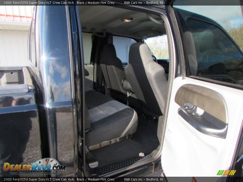 2003 Ford F250 Super Duty XLT Crew Cab 4x4 Black / Medium Flint Grey Photo #17