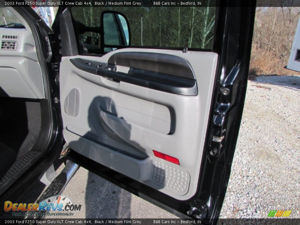 2003 Ford F250 Super Duty XLT Crew Cab 4x4 Black / Medium Flint Grey Photo #20
