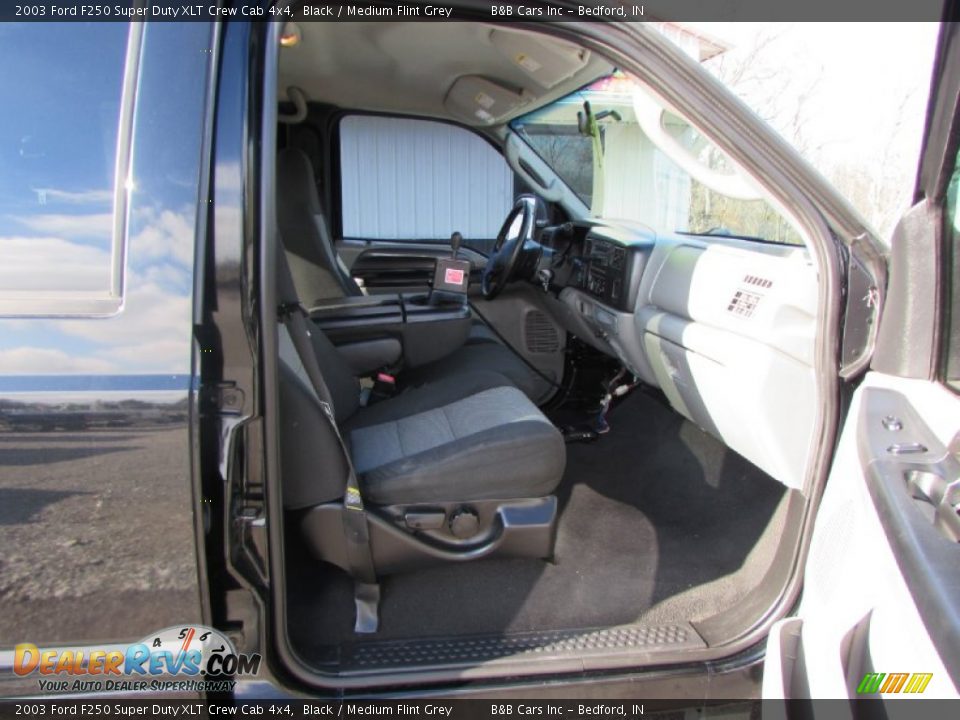 2003 Ford F250 Super Duty XLT Crew Cab 4x4 Black / Medium Flint Grey Photo #21