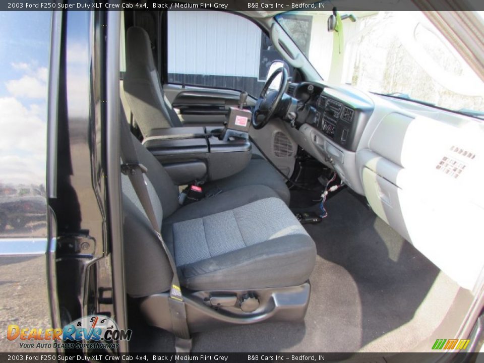 2003 Ford F250 Super Duty XLT Crew Cab 4x4 Black / Medium Flint Grey Photo #22