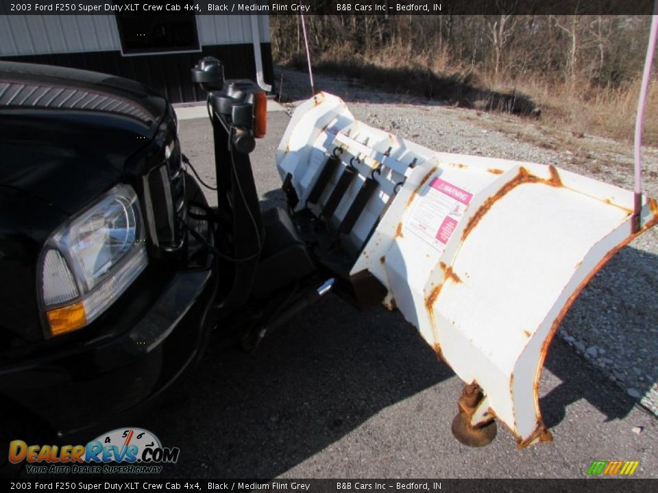 2003 Ford F250 Super Duty XLT Crew Cab 4x4 Black / Medium Flint Grey Photo #23