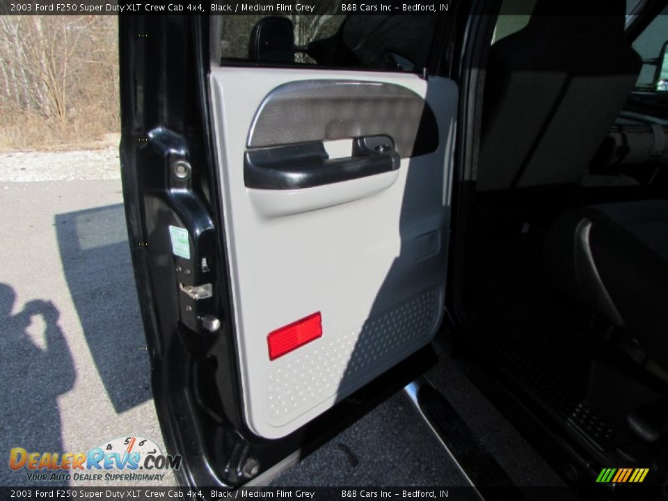 2003 Ford F250 Super Duty XLT Crew Cab 4x4 Black / Medium Flint Grey Photo #24