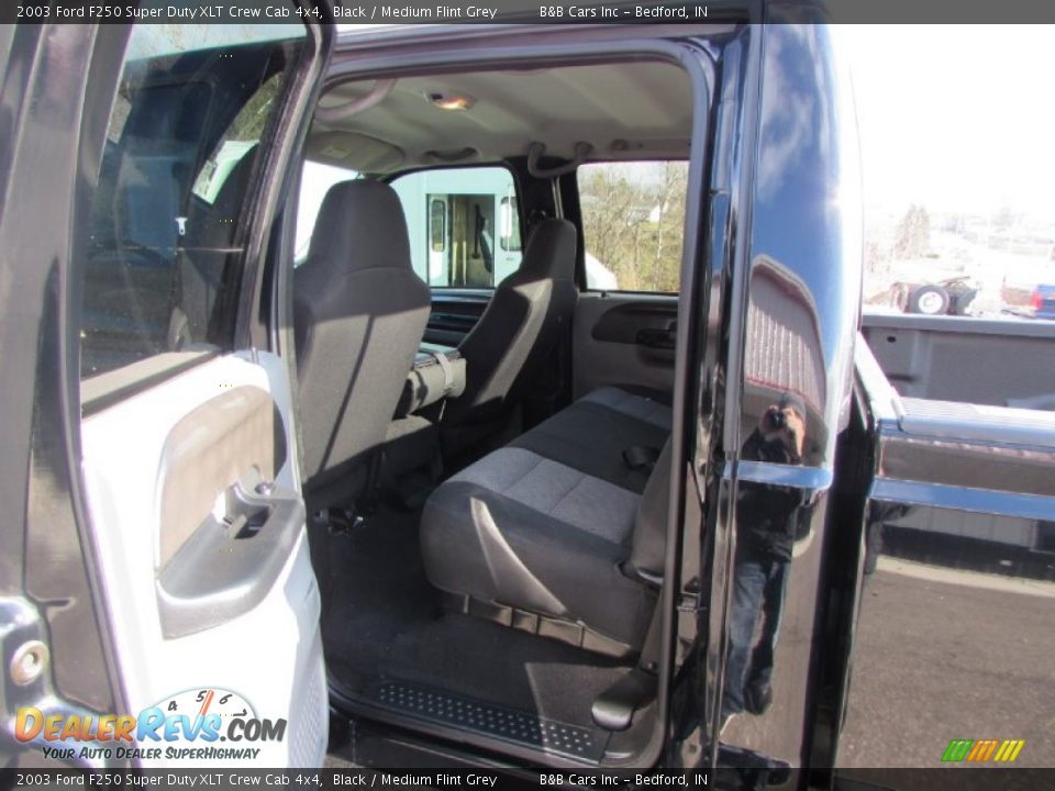 2003 Ford F250 Super Duty XLT Crew Cab 4x4 Black / Medium Flint Grey Photo #25