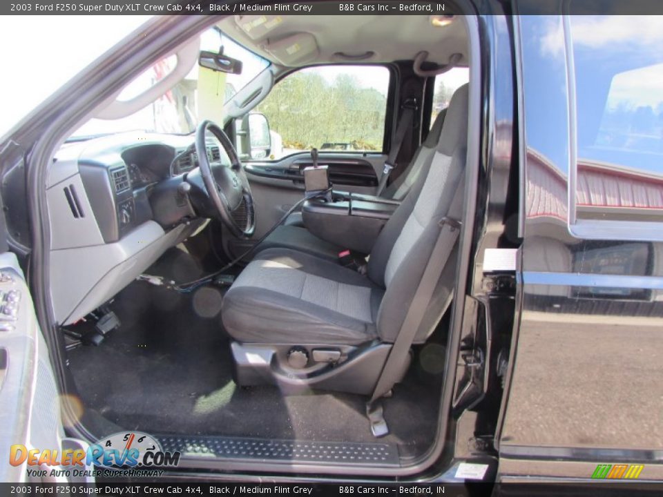 2003 Ford F250 Super Duty XLT Crew Cab 4x4 Black / Medium Flint Grey Photo #30