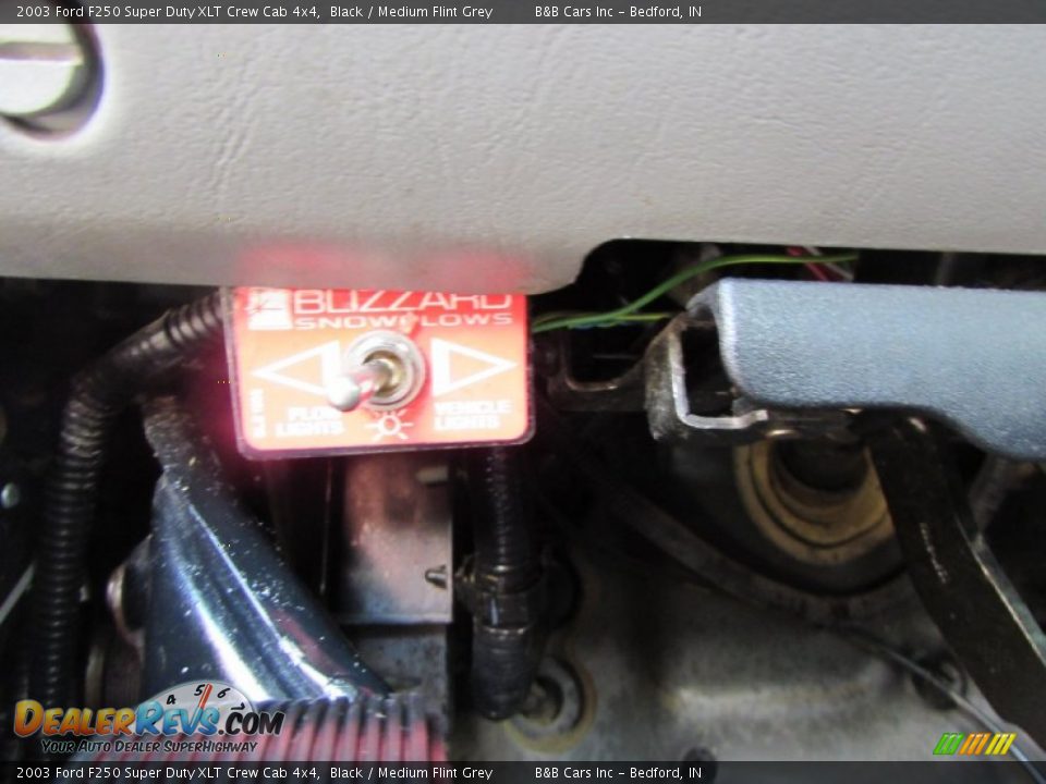 2003 Ford F250 Super Duty XLT Crew Cab 4x4 Black / Medium Flint Grey Photo #32