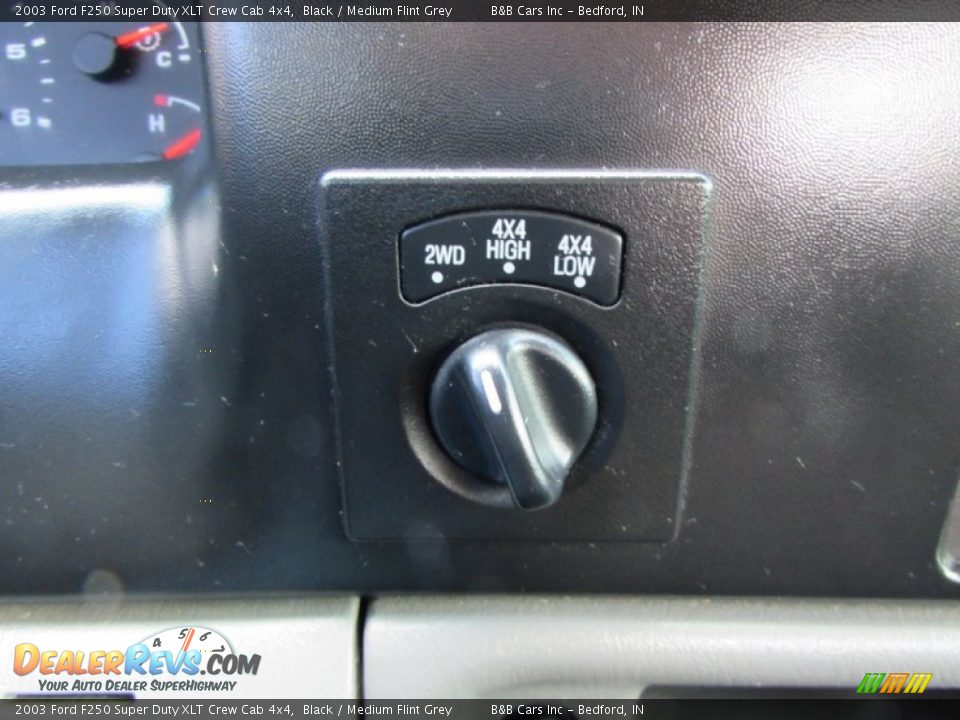 2003 Ford F250 Super Duty XLT Crew Cab 4x4 Black / Medium Flint Grey Photo #35