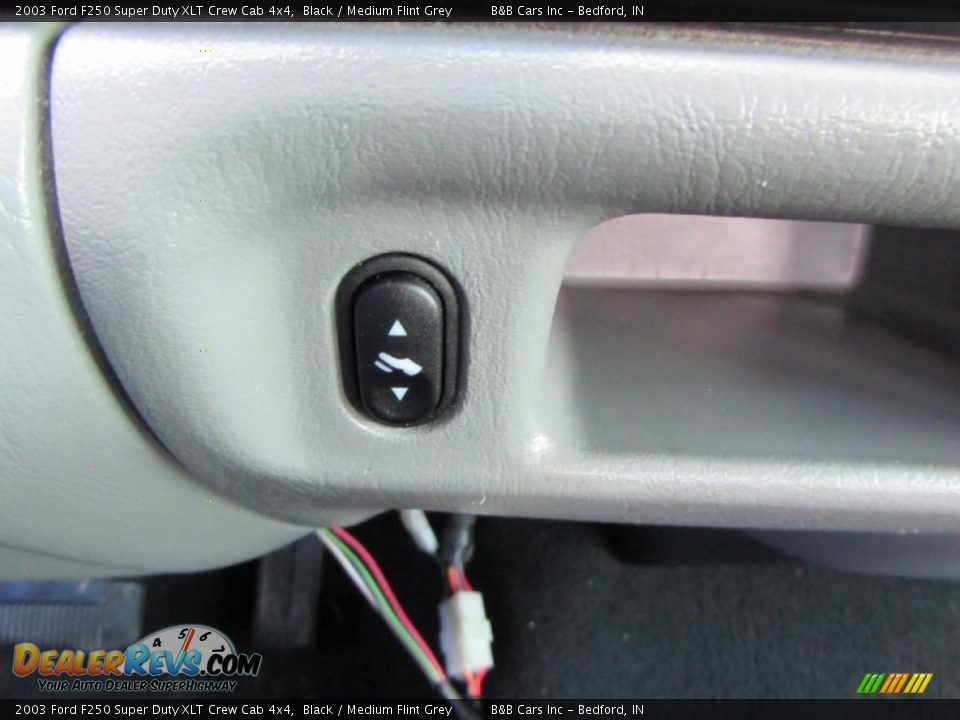 2003 Ford F250 Super Duty XLT Crew Cab 4x4 Black / Medium Flint Grey Photo #36