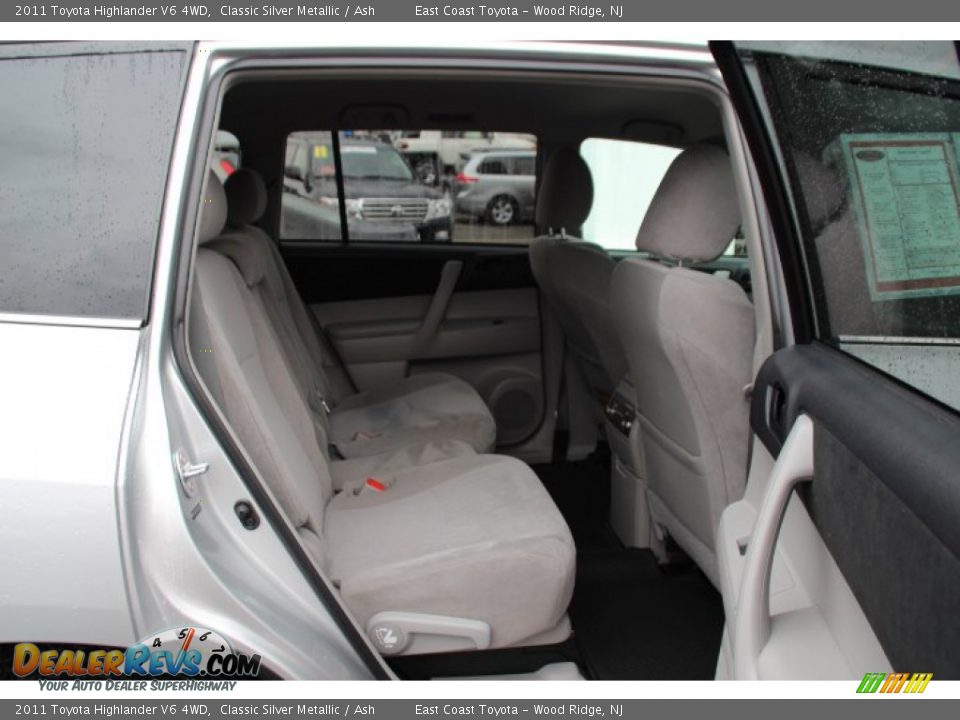 2011 Toyota Highlander V6 4WD Classic Silver Metallic / Ash Photo #9