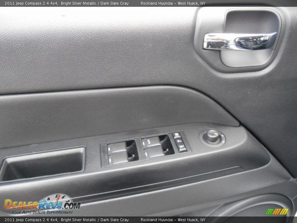 2011 Jeep Compass 2.4 4x4 Bright Silver Metallic / Dark Slate Gray Photo #8