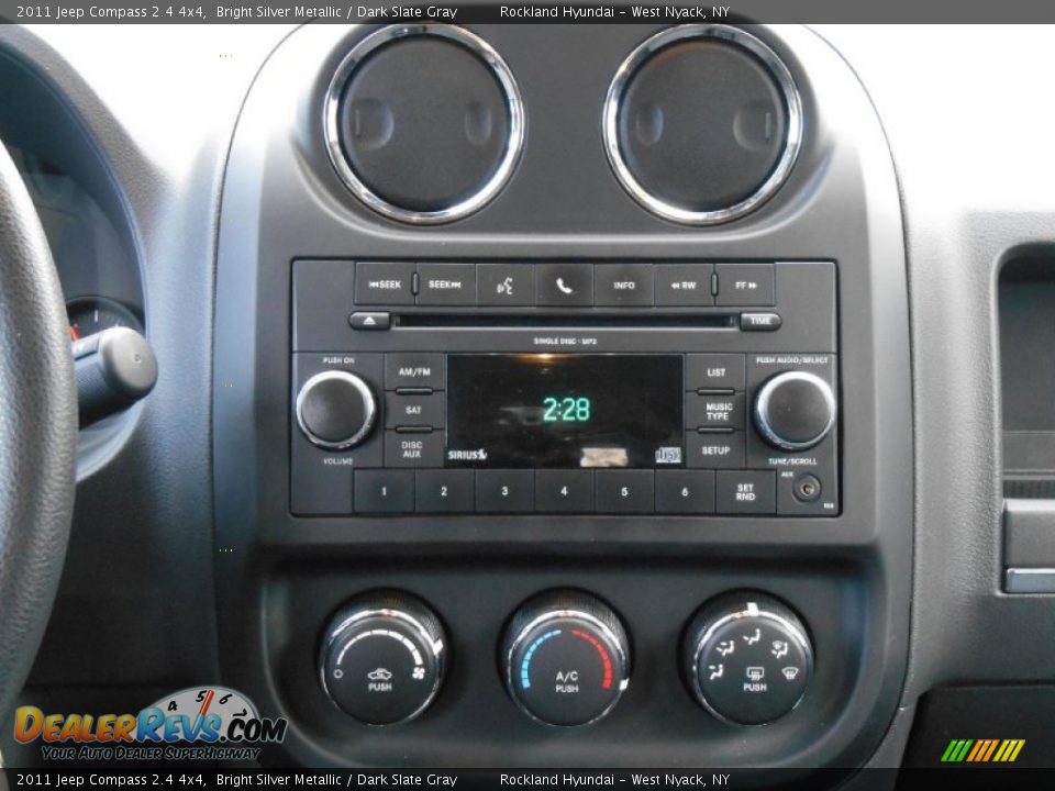 2011 Jeep Compass 2.4 4x4 Bright Silver Metallic / Dark Slate Gray Photo #16