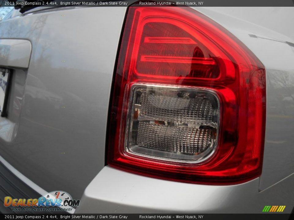 2011 Jeep Compass 2.4 4x4 Bright Silver Metallic / Dark Slate Gray Photo #20