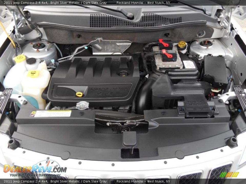 2011 Jeep Compass 2.4 4x4 Bright Silver Metallic / Dark Slate Gray Photo #25