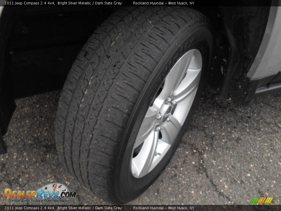 2011 Jeep Compass 2.4 4x4 Bright Silver Metallic / Dark Slate Gray Photo #28