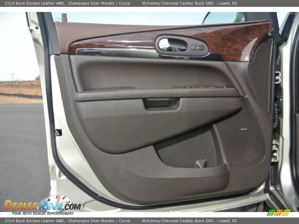 Door Panel of 2014 Buick Enclave Leather AWD Photo #7