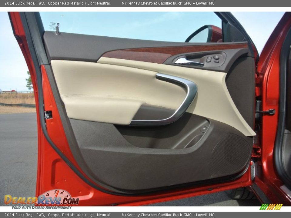 Door Panel of 2014 Buick Regal FWD Photo #7