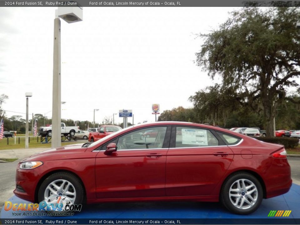 2014 Ford Fusion SE Ruby Red / Dune Photo #2